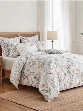 Levtex Floral Duvet Cover in White, Pink, and Green. Reversible pattern 💛🧡💚